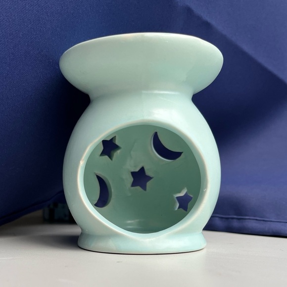 Baby blue wax melt holder with 1 pack of wax melts - Picture 4 of 7